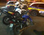 Após perseguição policial, jovem é preso e adolescente é apreendida com motocicleta furtada