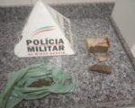 PM prende jovem e apreende menor com barras de maconha em ônibus