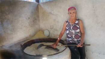 Comunidade do Quilombo: conheça a produção artesanal de farinha de…