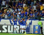 Com defesa de pênalti e estreia do garoto Maurício, Cruzeiro vence e se distancia da zona de rebaixamento