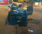 Adolescente morre e jovem fica ferido em acidente entre moto e carro
