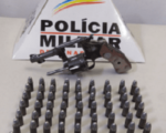 PM apreende arma, munições e prende dupla
