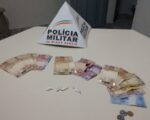 PM apreende papelotes de cocaína com trio