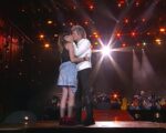 Bon Jovi beija fã na boca, dá ‘tapinha’ e compensa voz em declínio com carisma no Rock in Rio