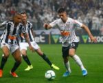 Galo falha no final e se vê mais longe da ponta do Brasileirão com a vitória do Corinthians