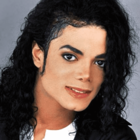 Desde sua morte, Michael Jackson já gerou quase 2 bilhões de dólares para o seu espólio