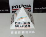 Jovem é preso com papelotes de cocaína