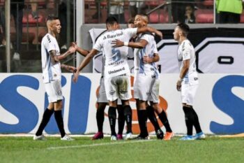 Fora de casa, Gr&ecirc;mio bate o Atl&eacute;tico por 4 a 1 e entra no G-6 do Brasileir&atilde;o