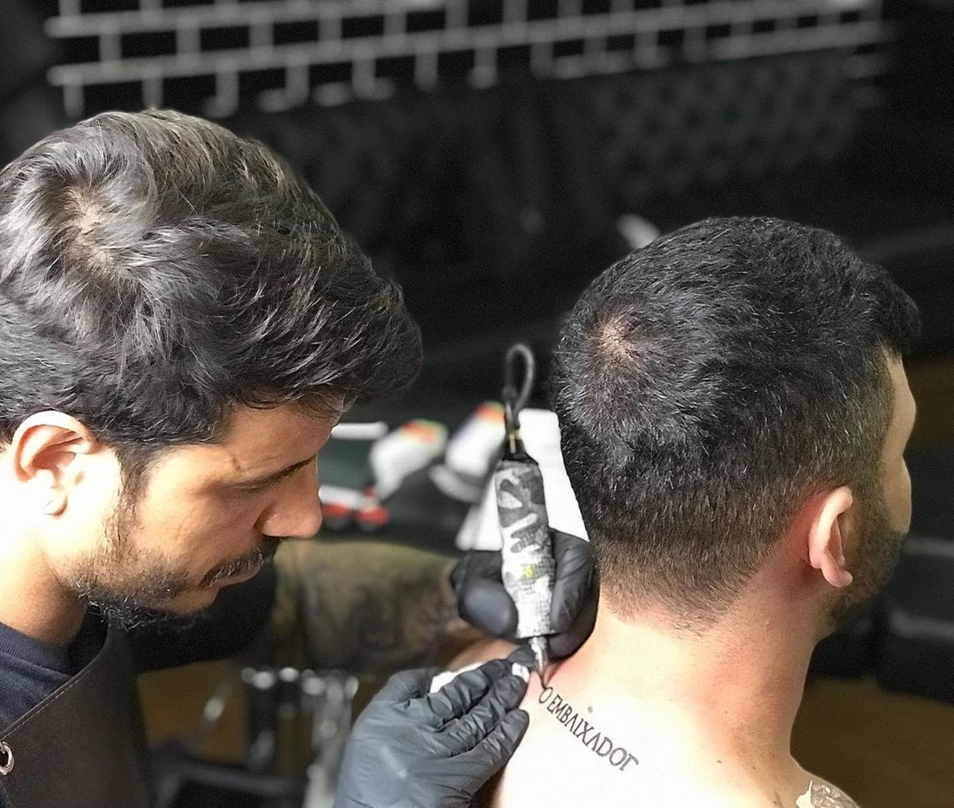 Fofoca do Dia: Gusttavo Lima se oficializa embaixador e faz nova tatuagem e vida de Elizabeth Taylor vira filme