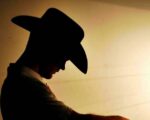 Cantor sertanejo é condenado a 30 anos de cadeia por assassinar companheira a sangue frio