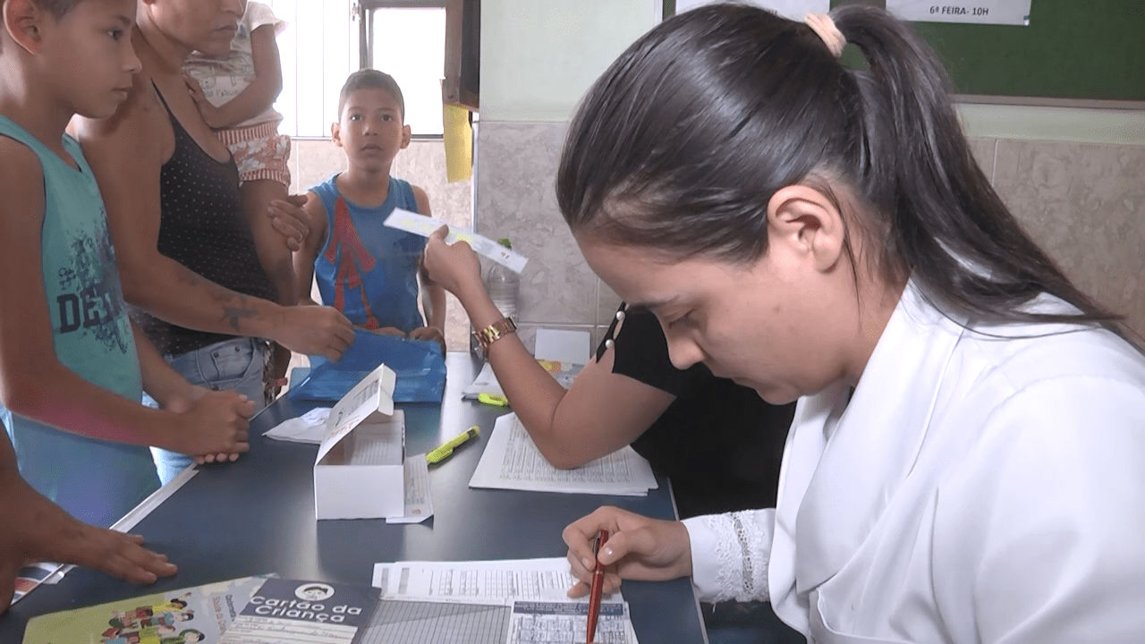 Sábado de movimento nos postos de saúde no dia D de vacinação contra Sarampo