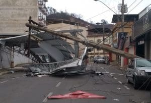 Ub&aacute; : forte temporal causa estragos e assusta moradores da cidade
