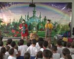 Em homenagem às crianças, escola faz apresentação teatral inspirada na Turma da Mônica