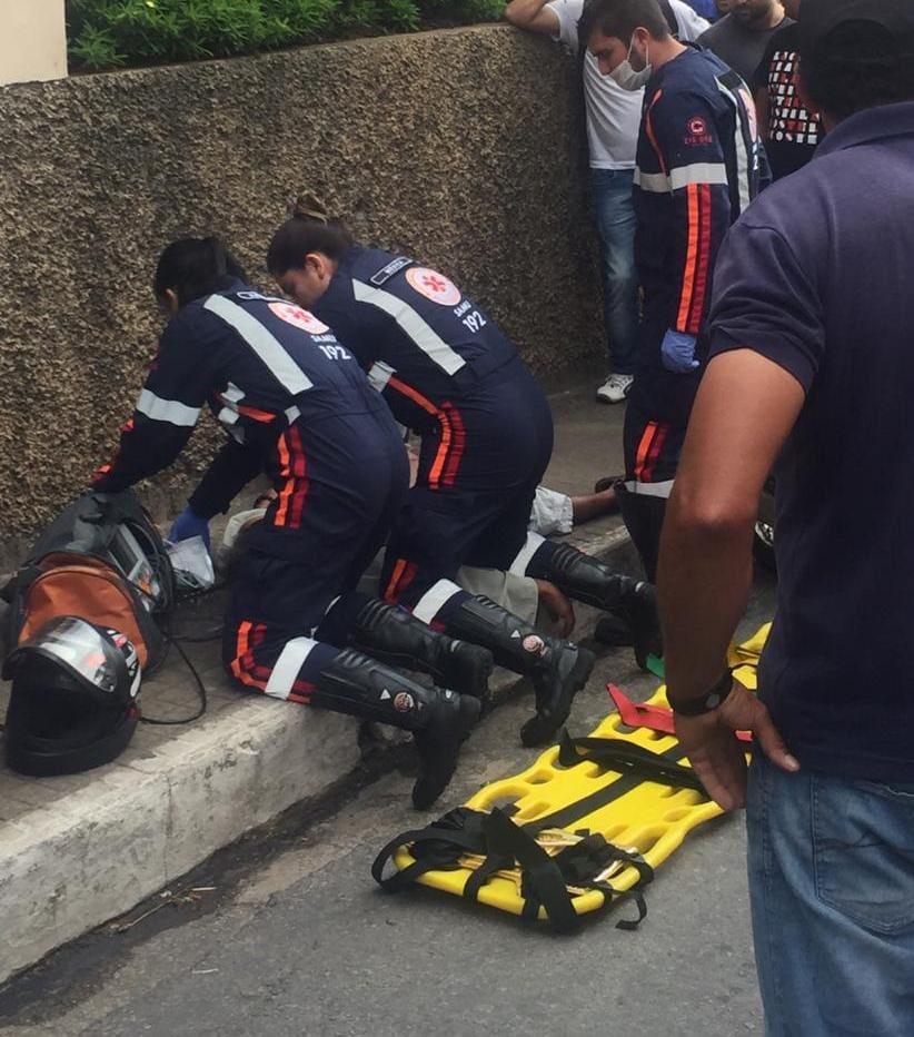 Homem passa mal no centro de Nova Serrana e é socorrido pelo Samu