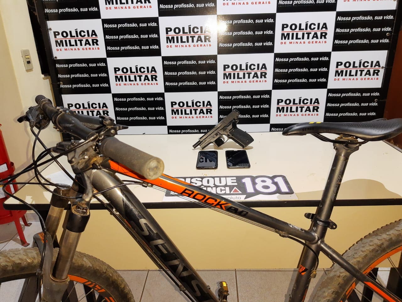 Após assalto bicicleta e celulares roubados são recuperados pela PM