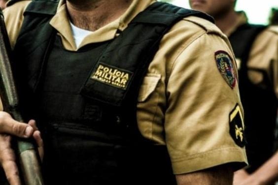 Policial abraça e salva vida de homem que ameaçava se jogar de laje em Conceição do Pará