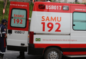 Em Divin&oacute;polis casal fica ferido ap&oacute;s bicicleta perder os freios e bater em carro
