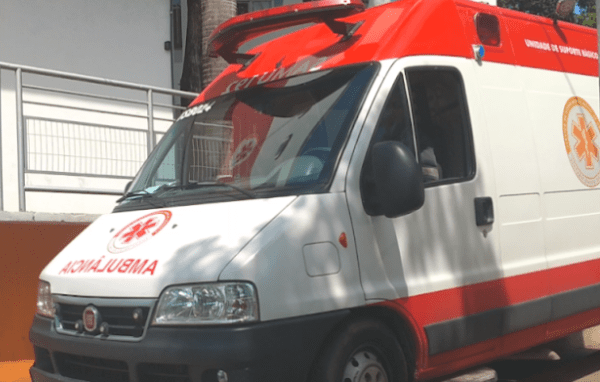 Itaúna: Acidente entre dois carros e ônibus deixa feridos