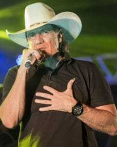 Juliano Cezar Morre Durante O Show! Assista O Momento Em Que O Sertanejo Passa Mal No Palco