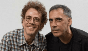 Ex-titãs Nando Reis e Arnaldo Antunes no mesmo palco