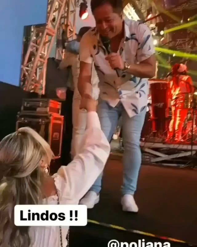 Leonardo tem atitude surpreendente com a esposa durante show