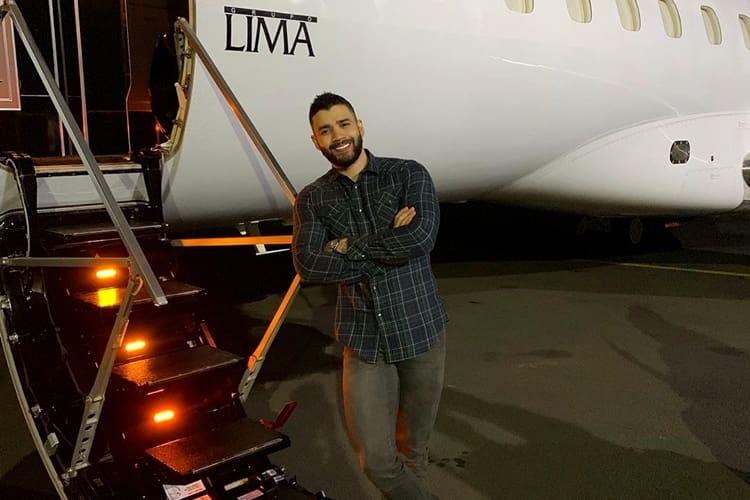 Gusttavo Lima vende seu jatinho e faz negocio milionário