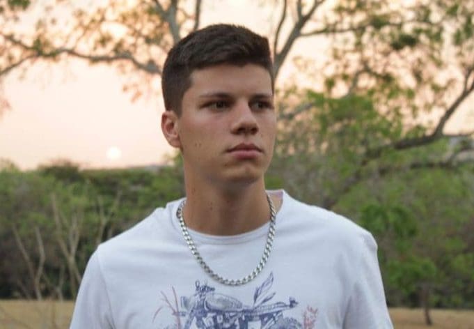 Felipe Inácio é sepultado em Cajuru após falecer em grave acidente em Divinópolis