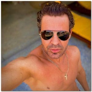 Eduardo Costa é detonado após revelação de que o cantor não fez doação milionária ao SUS