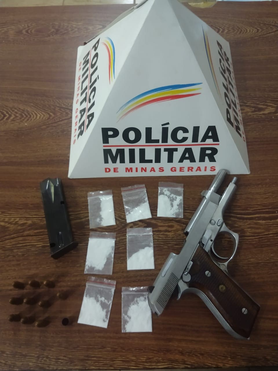 Homem tenta morder policial em Nova Serrana e outras do carnaval pela região
