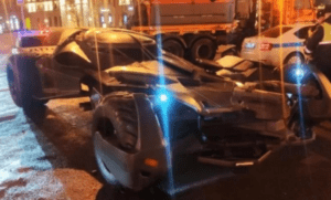 Batmóvel de R$ 3,7 mi é apreendido pela polícia por rodar sem placa