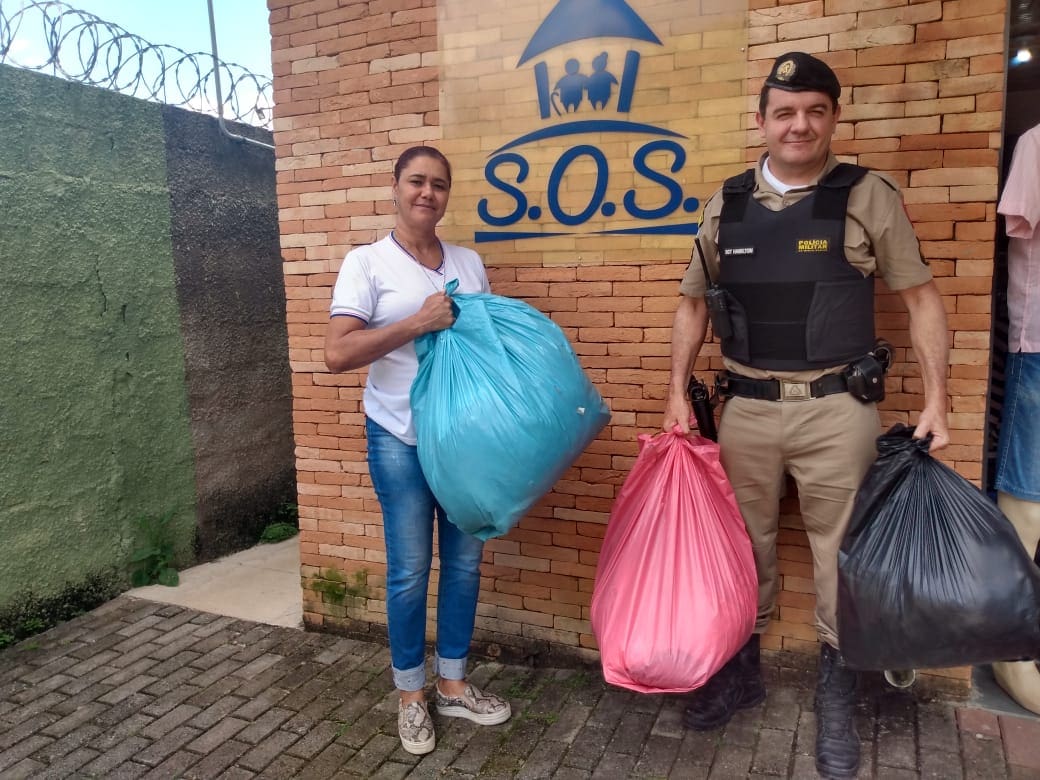 Polícia Militar realiza doação de roupas para bazar