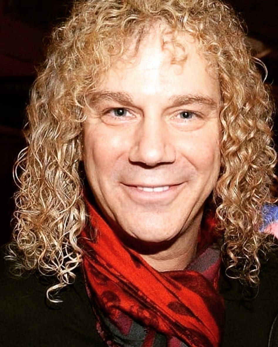 Tecladista do Bon Jovi, testa positivo para coronavírus e tranquiliza: “Estou bem”