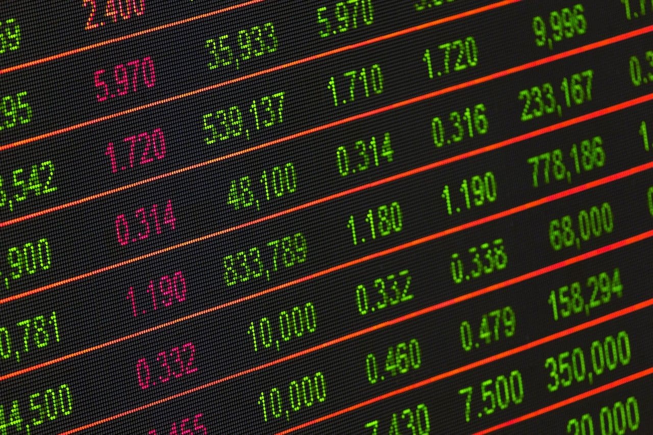 Ibovespa cai mais de 11% após 3º circuit breaker da semana; dólar bate R$ 5