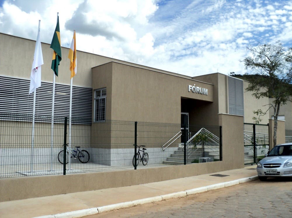 Banco negativou nome de cliente por cartão de crédito que ela nunca teve