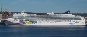 Navio de cruzeiro é recusado por quatro países