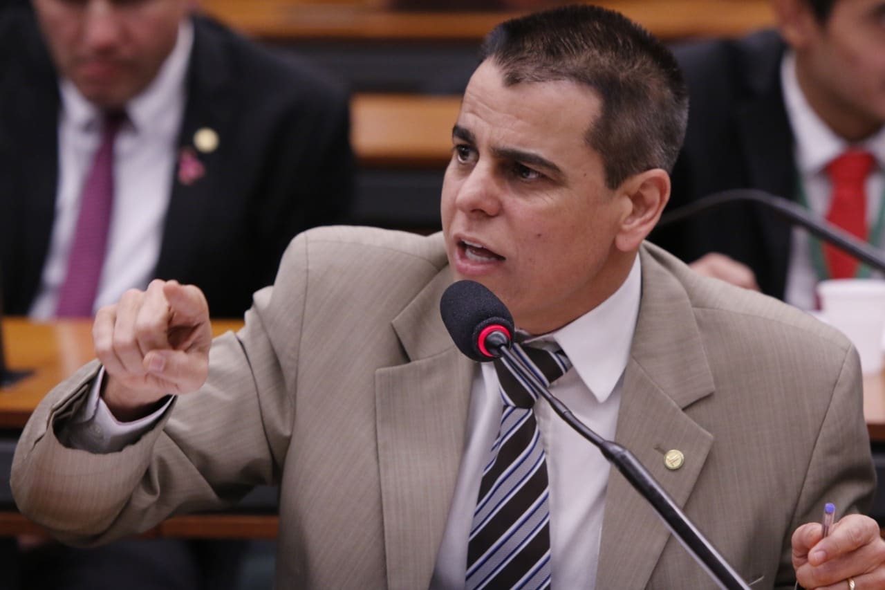 Tolentino diz ser favorável ao veto de Jair Bolsonaro ao prazo para o pagamento das emendas