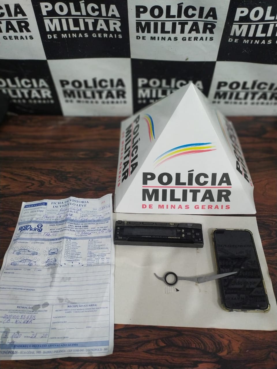 PM recupera carro furtado em Divinópolis