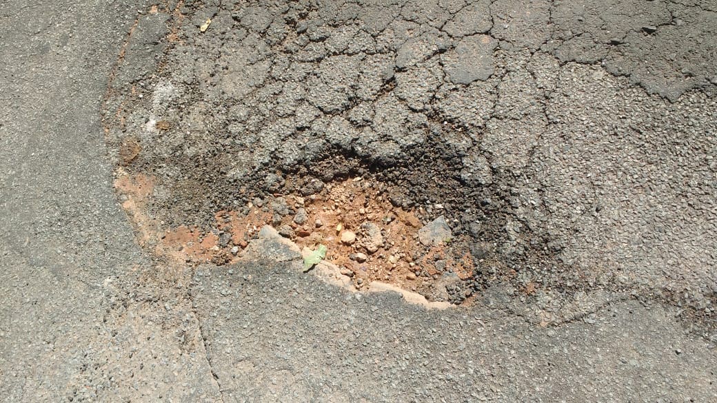 #0030 Na queda de braço por usina de asfalto quem cresce são os buracos