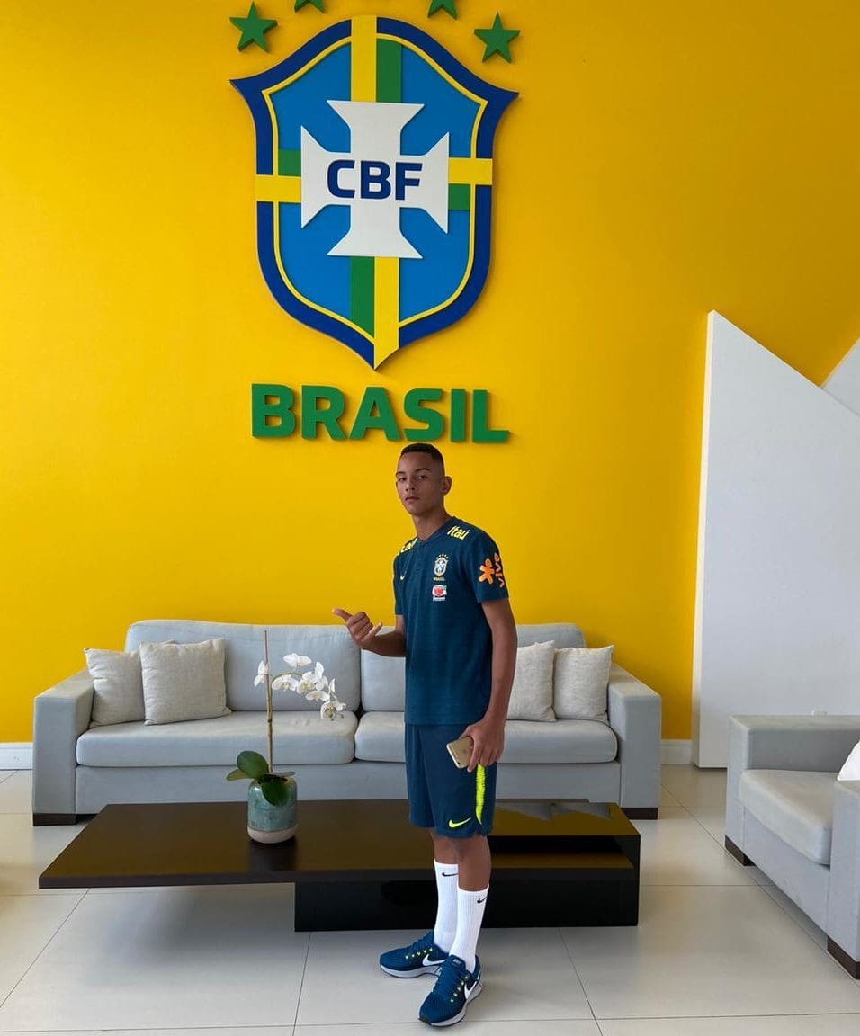 Divinopolitano Amilton Júnior se apresenta na Granja Comary