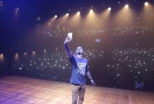 Neste s&aacute;bado ter&aacute; show de com&eacute;dia no Teatro Usina Gravat&aacute;