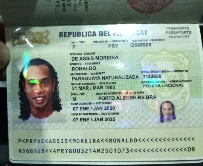 Ronaldinho Gaucho é preso no Paraguai
