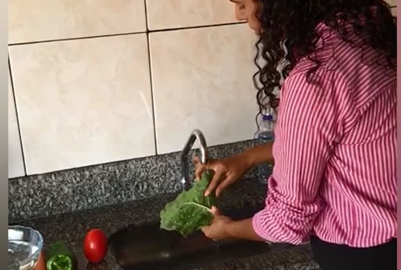 Nutricionista dá dicas de limpeza de alimentos para evitar contaminações