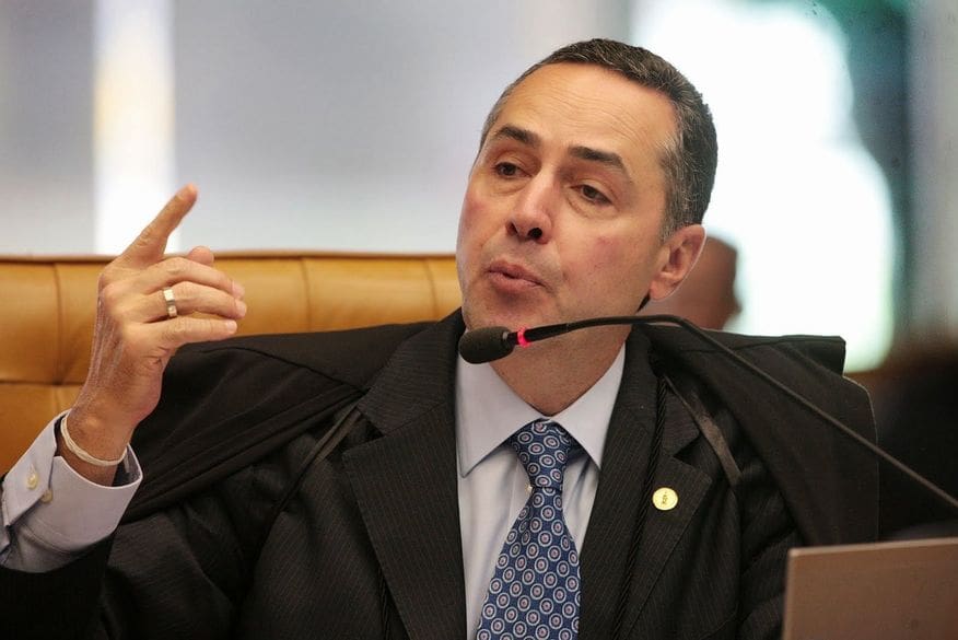Senador Carlos Viana assina, juntamente com outros parlamentares, pedido de impeachment do ministro Luis Roberto Barroso (STF)