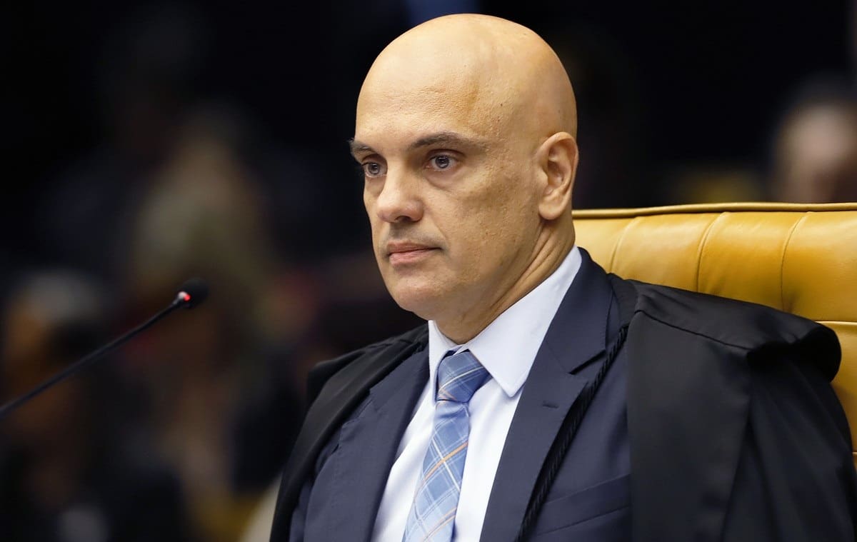 Ministro Alexandre de Moraes ordena que PRF desbloqueie todas as rodovias imediatamente