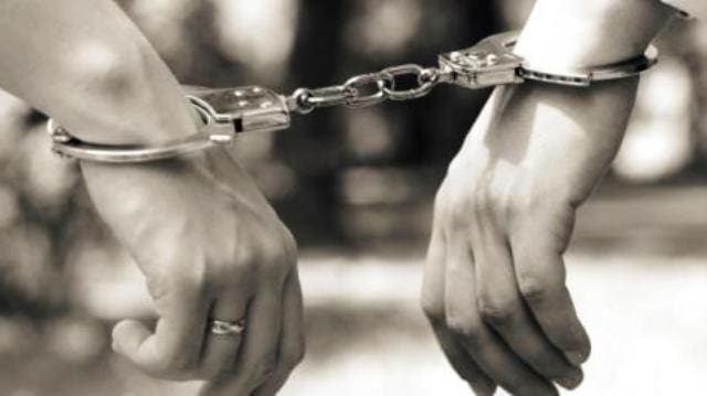Casal tenta passar notas falsas e se dá mal