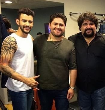 Gusttavo Lima entrega César Menotti durante a Live