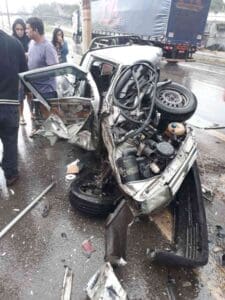 Em grave acidente caminhonete &eacute; destru&iacute;da no Anel Rodovi&aacute;rio de BH