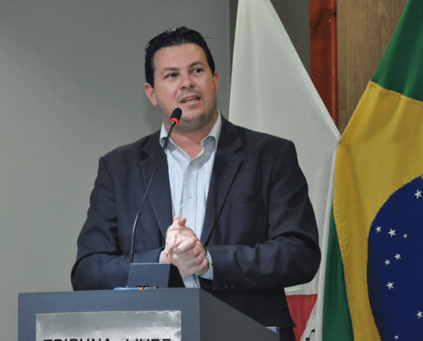 Presidente da câmara de Divinópolis alerta para a possibilidade da cidade perder 43 milhões em verbas