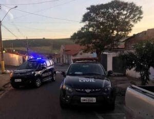 Casal &eacute; preso por estuprar jovem com doen&ccedil;a mental em terreiro de umbanda, no Sul de Minas