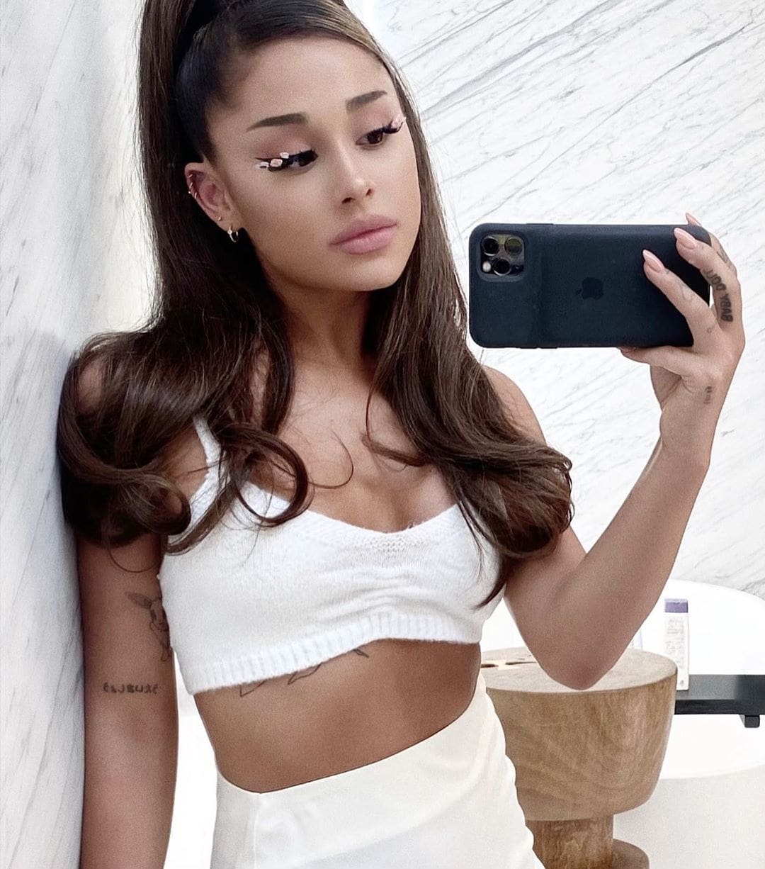 Ariana Grande é a artista da música que mais fatura por publicação no Instagram